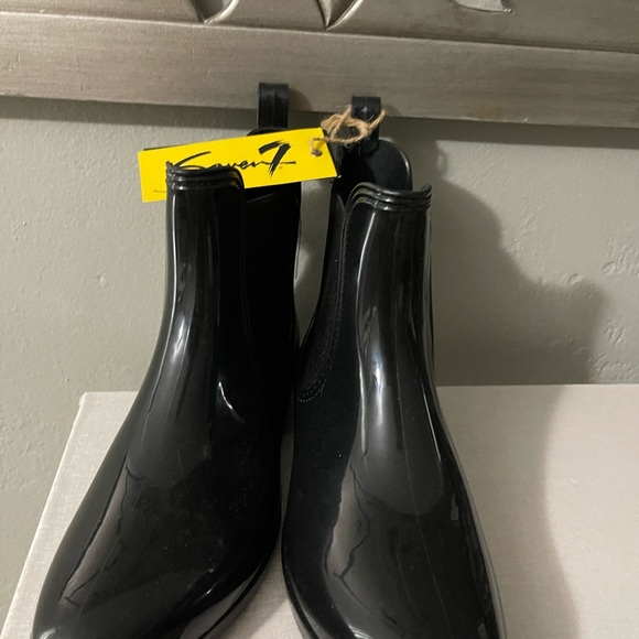 Seven rain boots - Picture 2 of 3